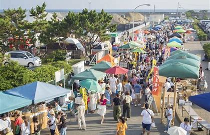大磯港で開催される大磯市 出典:HANAKO