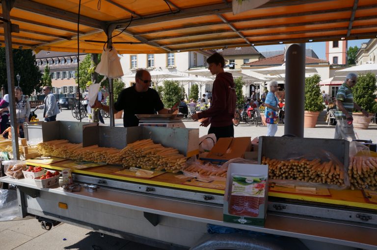 アスパラガス販売屋台　ドイツ