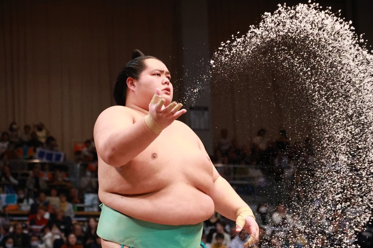 相撲　塩撒き