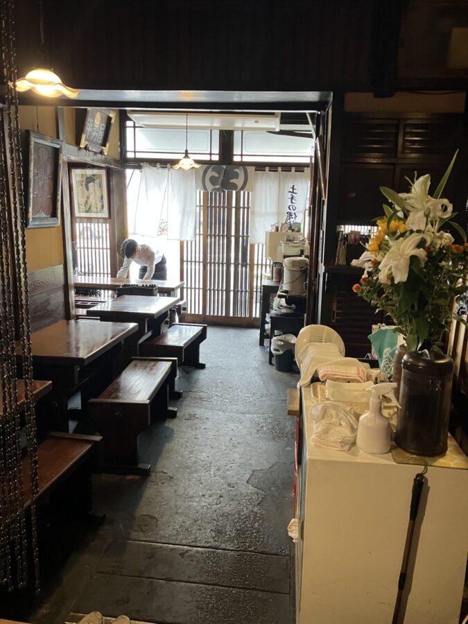 土手の伊勢屋　内観