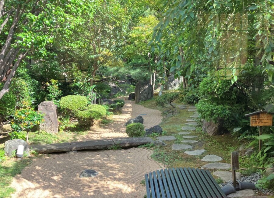 前野原温泉　さやの湯　枯山水庭園