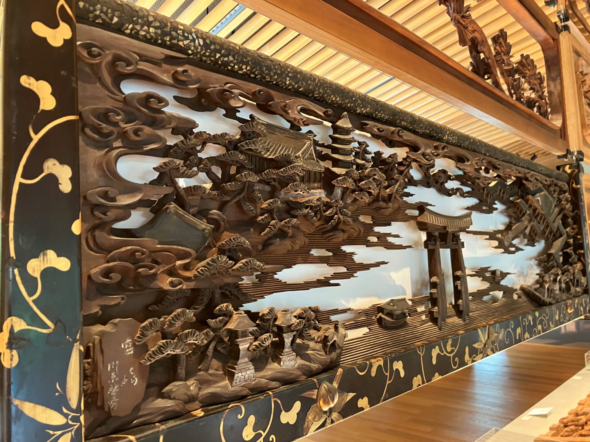 宮大工の歴史と技術 棟梁と名工、和の伝統美を展示する竹中大工道具館 | INO stage