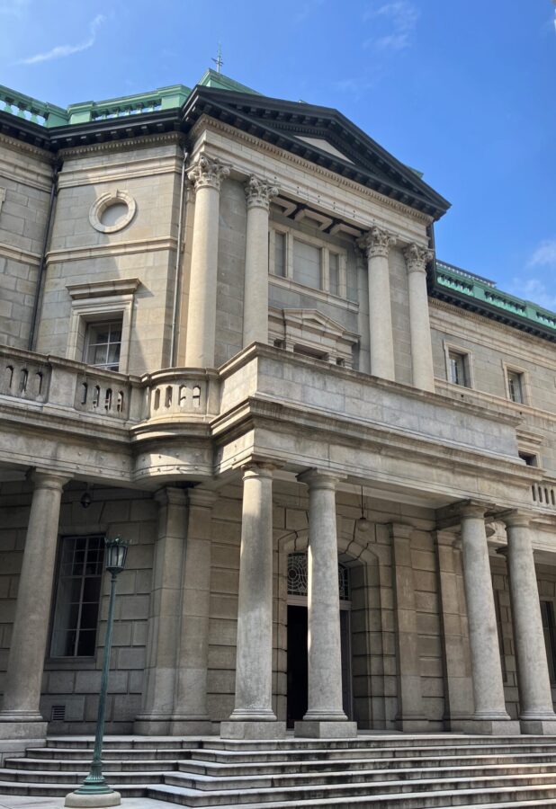 日本銀行本館　正面玄関