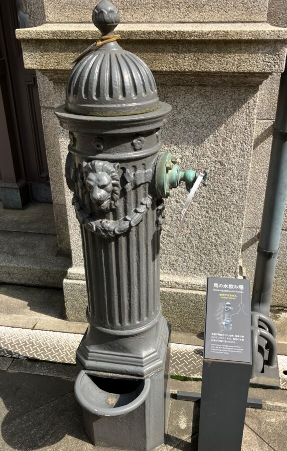 日本銀行本館　中庭　馬の水飲み場