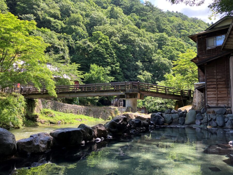 大沢温泉湯治屋　曲がり橋