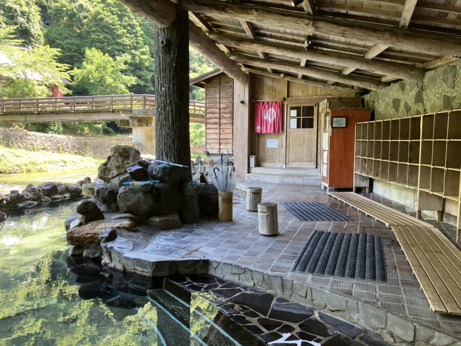 大沢温泉湯治屋　大沢の湯　内観