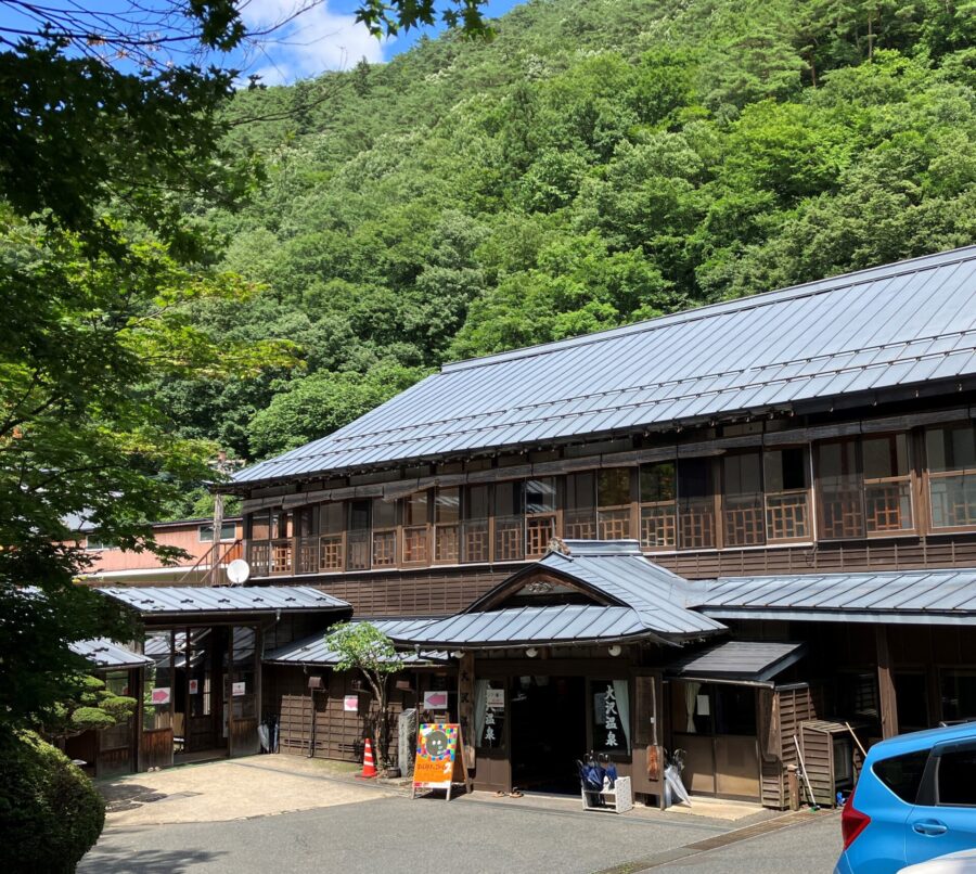 大沢温泉　湯治屋　正面外観