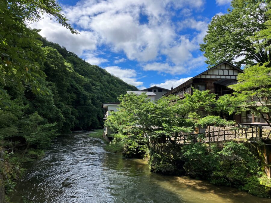 大沢温泉　湯治屋　曲がり橋からの風景