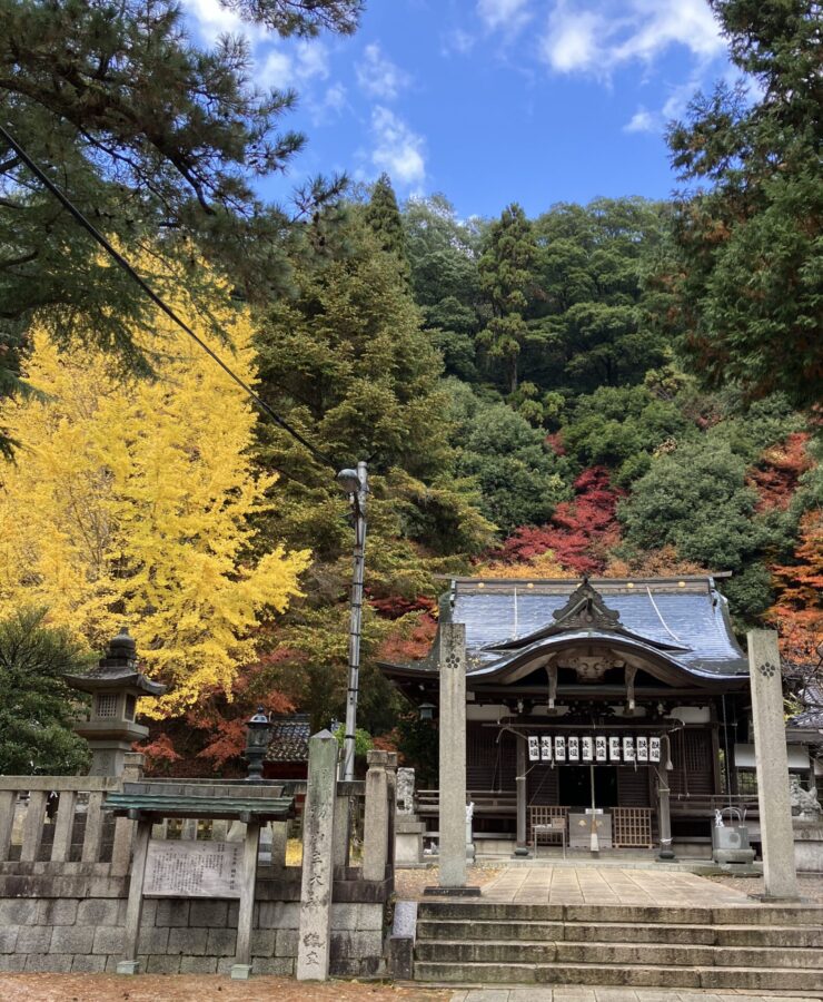 四所神社　外観　紅葉