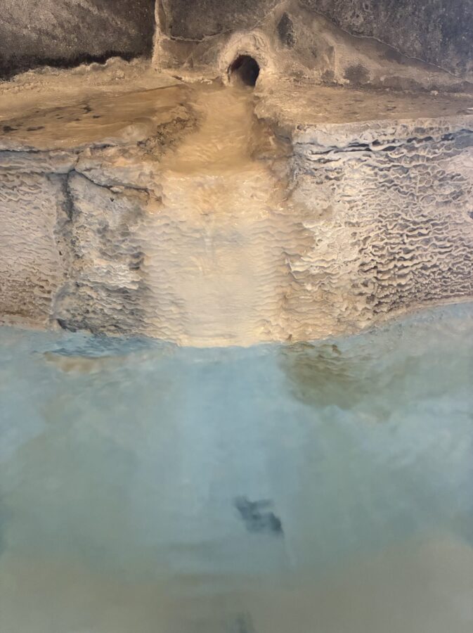 泰葉の青いお湯
