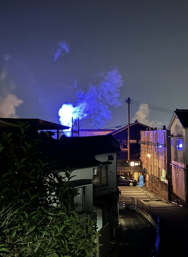 部屋の広縁から見る夕焼け