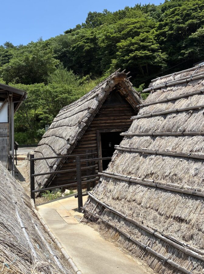 明礬温泉　湯の花小屋