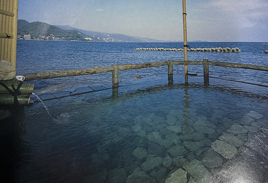平鶴、海に面する露天風呂