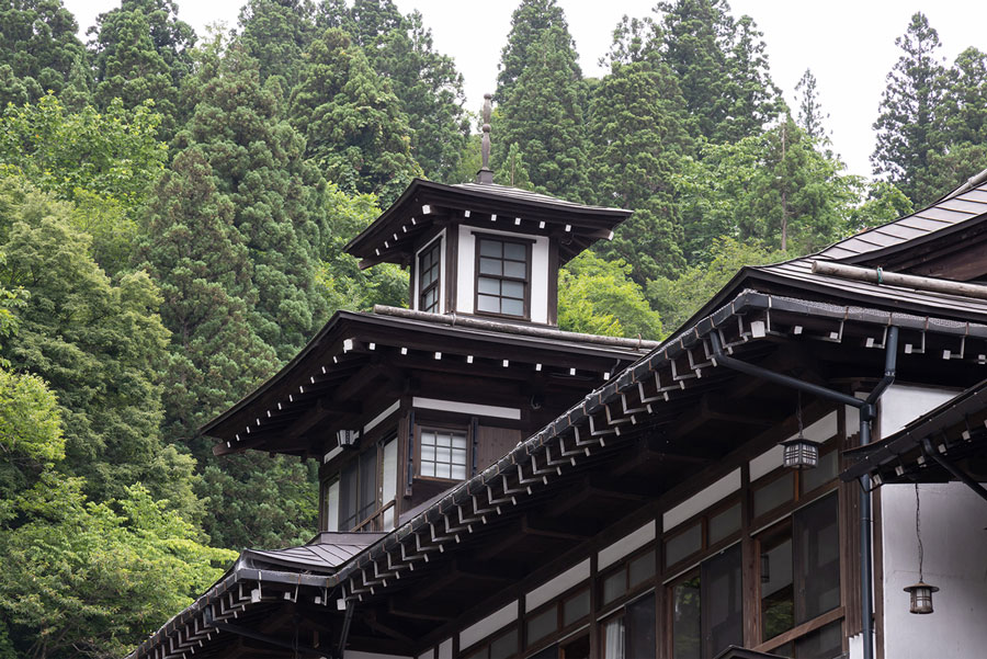 銀山温泉の木造建築物