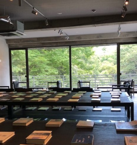 惣湯テラス 図書室