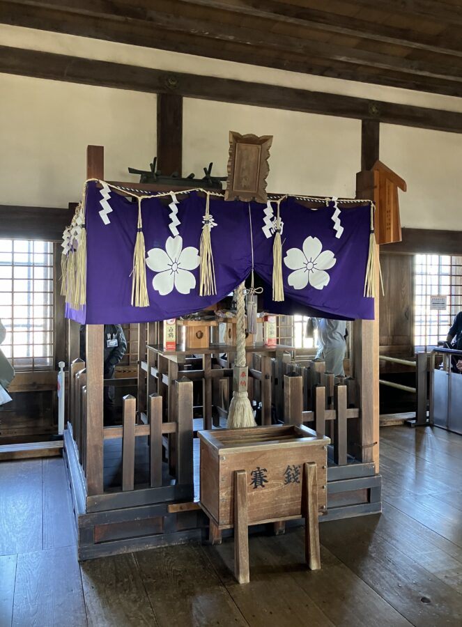 大天守最上階の長壁神社