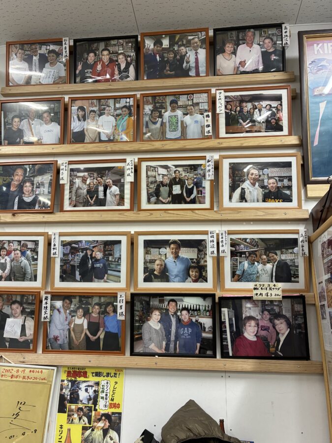 あかかべ、来店した著名人の写真