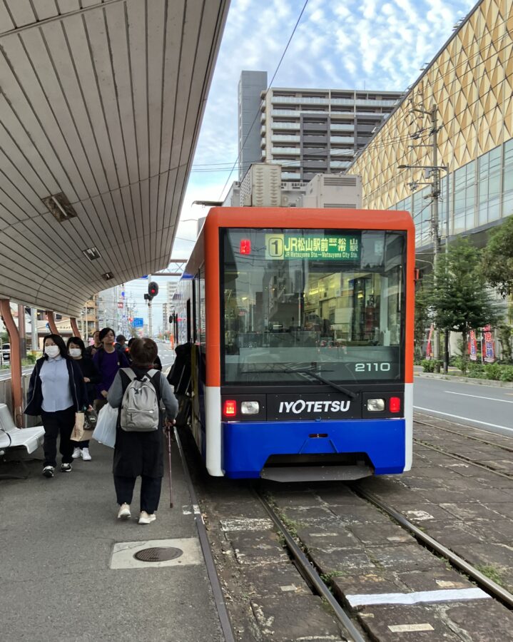 松山市内、路面電車
