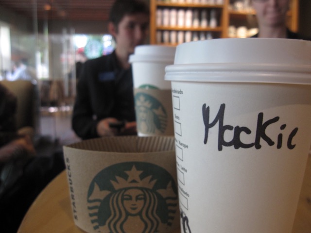 スタバの紙カップに名前