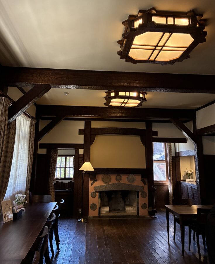 聴松閣、内観、食堂