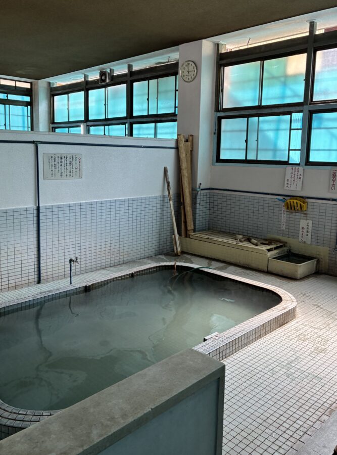 日の出温泉内観