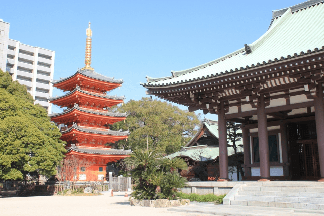 東長寺境内