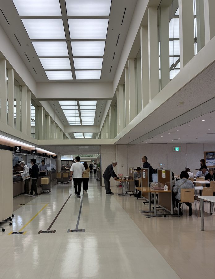 東京都庁　職員食堂　配膳レーン